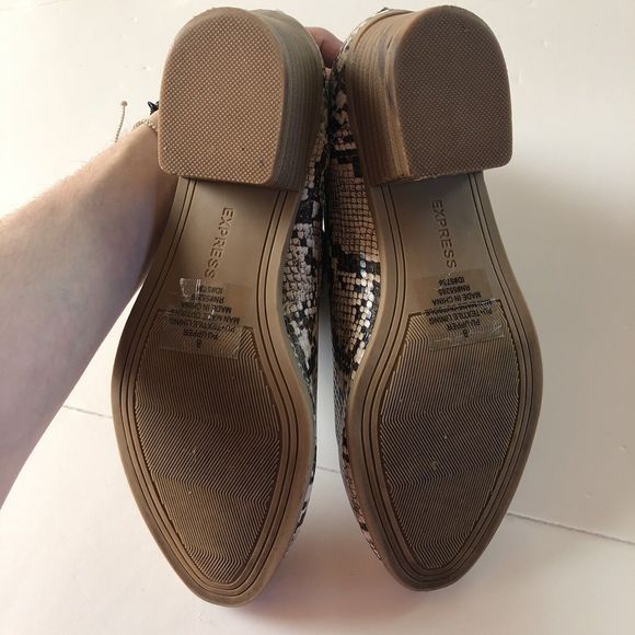 Express Women’s Chelsea Boot Faux Snake Skin Size 8 - Picture 8 of 13